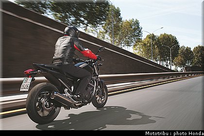 honda_2012_nc_700s_003.jpg