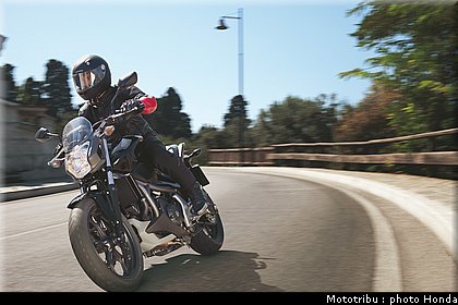 honda_2012_nc_700s_004.jpg