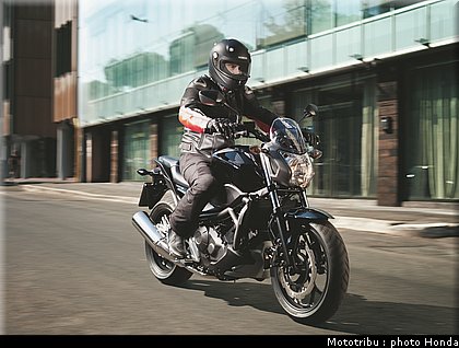 honda_2012_nc_700s_005.jpg