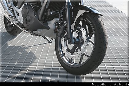 honda_2012_nc_700s_015.jpg