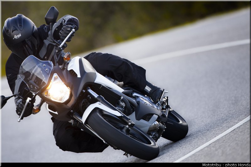 honda_2012_nc_700x_0001