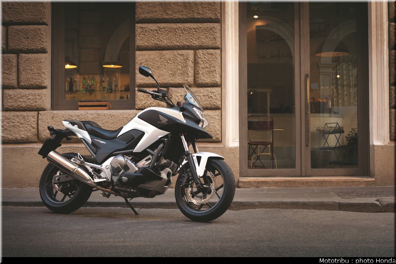 honda_2012_nc_700x_0024