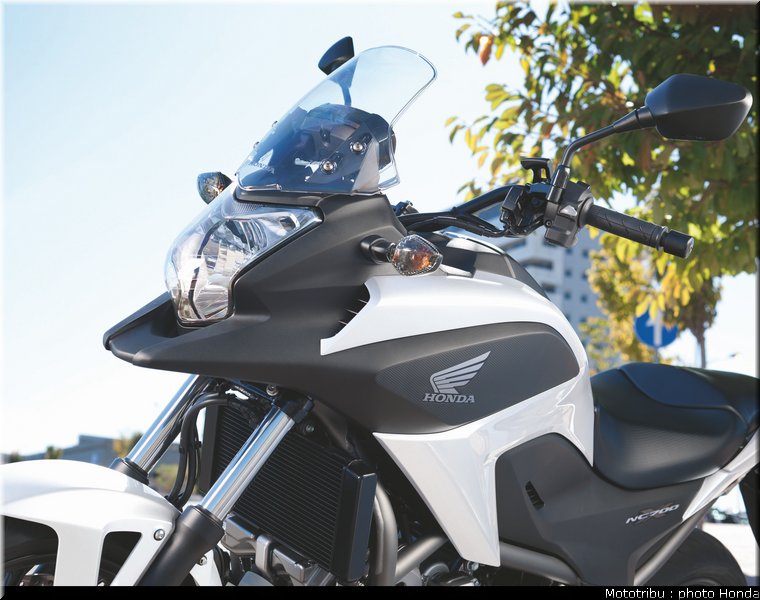 honda_2012_nc_700x_0025
