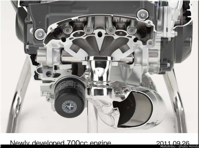 honda_2012_nc_700x_0071