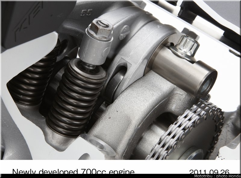 honda_2012_nc_700x_0075