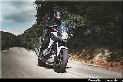 honda_2012_nc_700x_0002.jpg