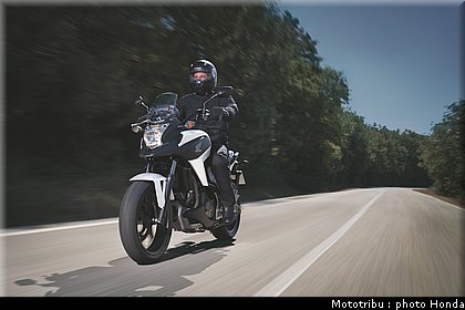 honda_2012_nc_700x_0005.jpg