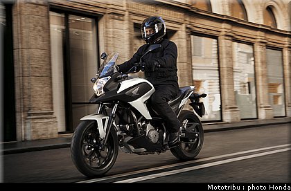 honda_2012_nc_700x_0006.jpg
