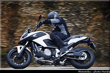 honda_2012_nc_700x_0008.jpg