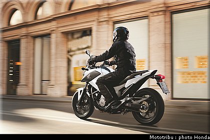 honda_2012_nc_700x_0009.jpg
