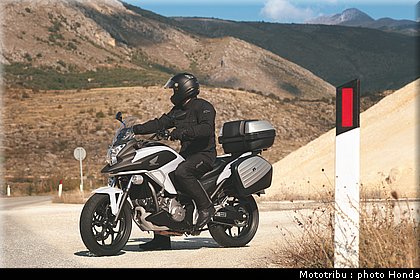 honda_2012_nc_700x_0010.jpg