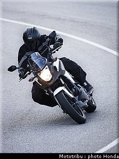 honda_2012_nc_700x_0011.jpg