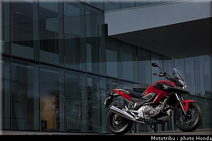 honda_2012_nc_700x_0014.jpg