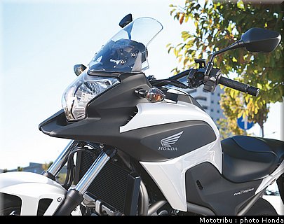 honda_2012_nc_700x_0025.jpg
