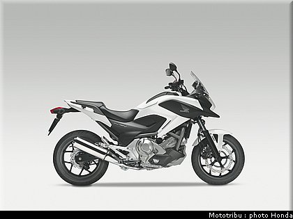 honda_2012_nc_700x_0036.jpg