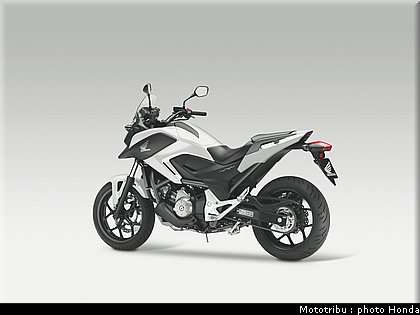 honda_2012_nc_700x_0046.jpg