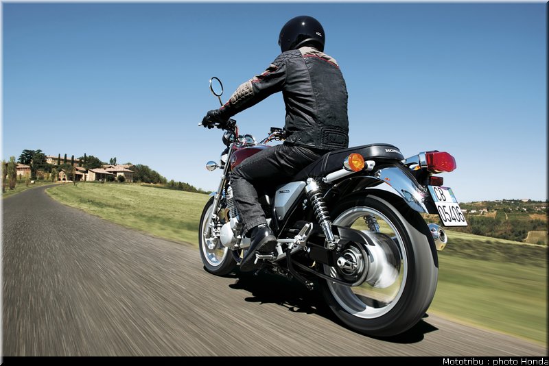 honda_2013_cb_1100_002