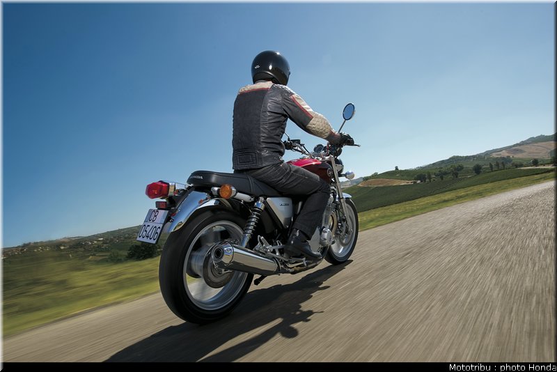 honda_2013_cb_1100_006