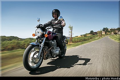 honda_2013_cb_1100_003.jpg