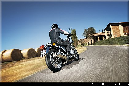 honda_2013_cb_1100_005.jpg