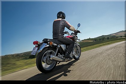 honda_2013_cb_1100_006.jpg