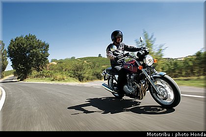 honda_2013_cb_1100_010.jpg