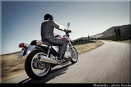 honda_2013_cb_1100_013.jpg