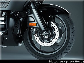 honda_gold_wing_f6b_2013_040.jpg