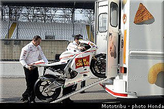 honda_rcv_2011_gresini_08.jpg