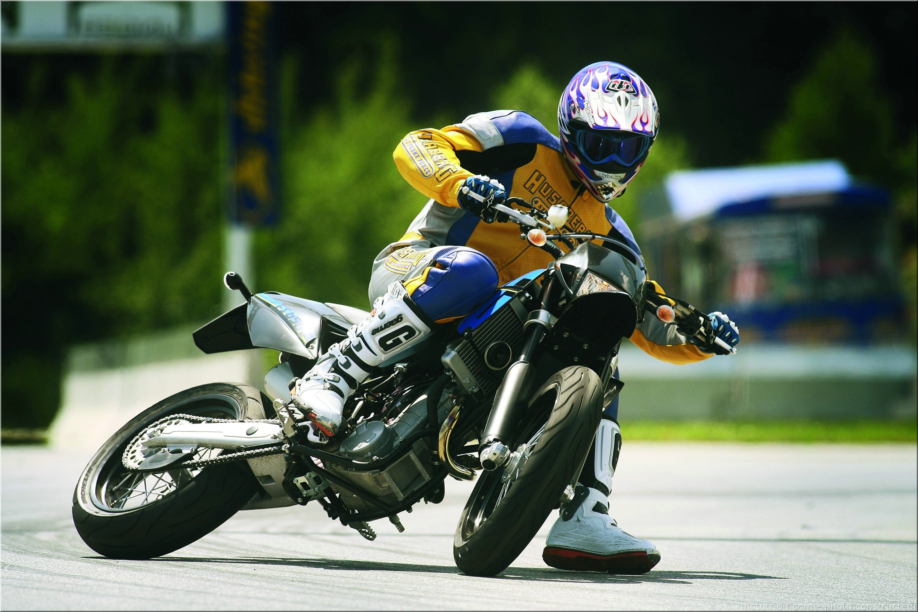 MOTO 