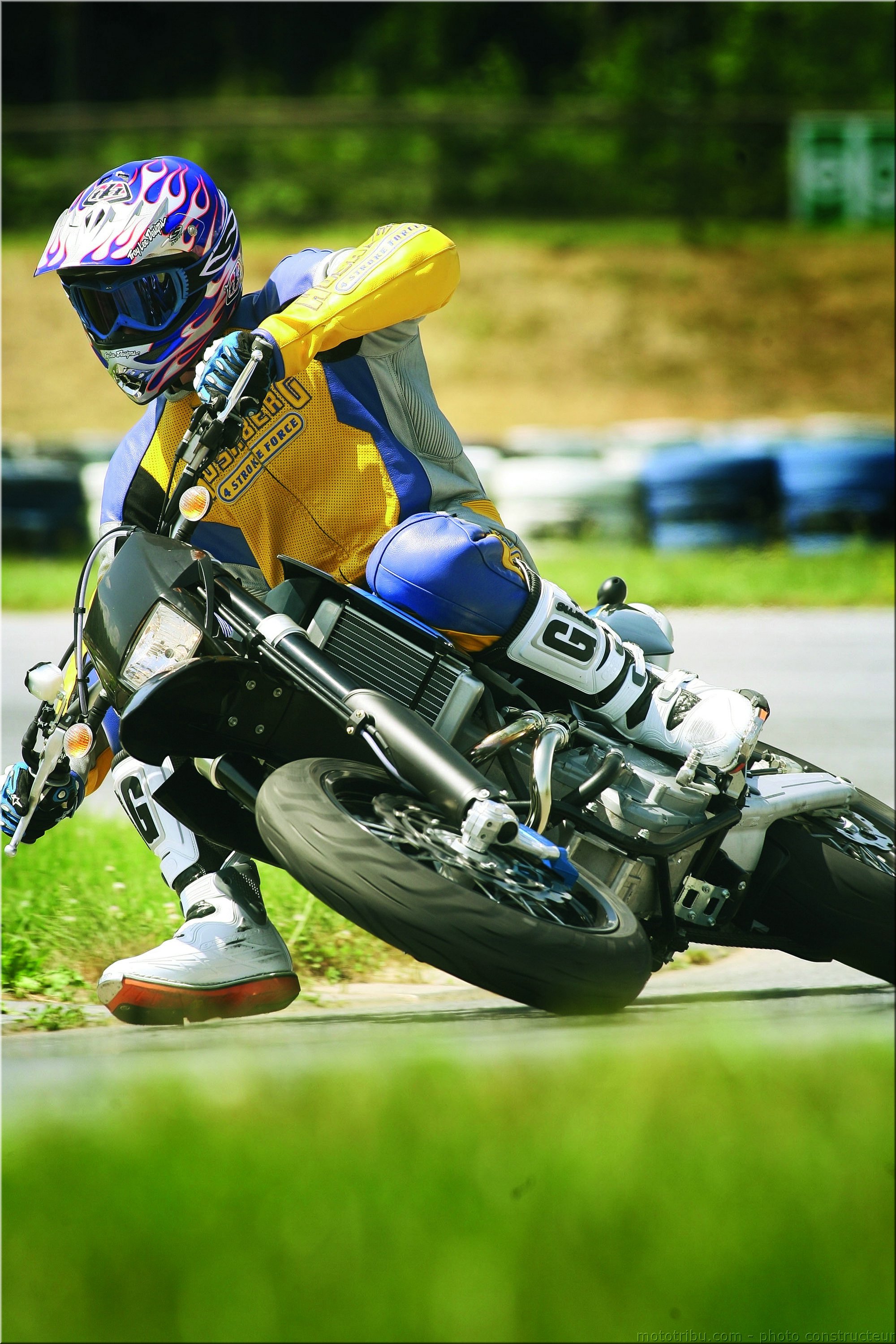 MOTO 