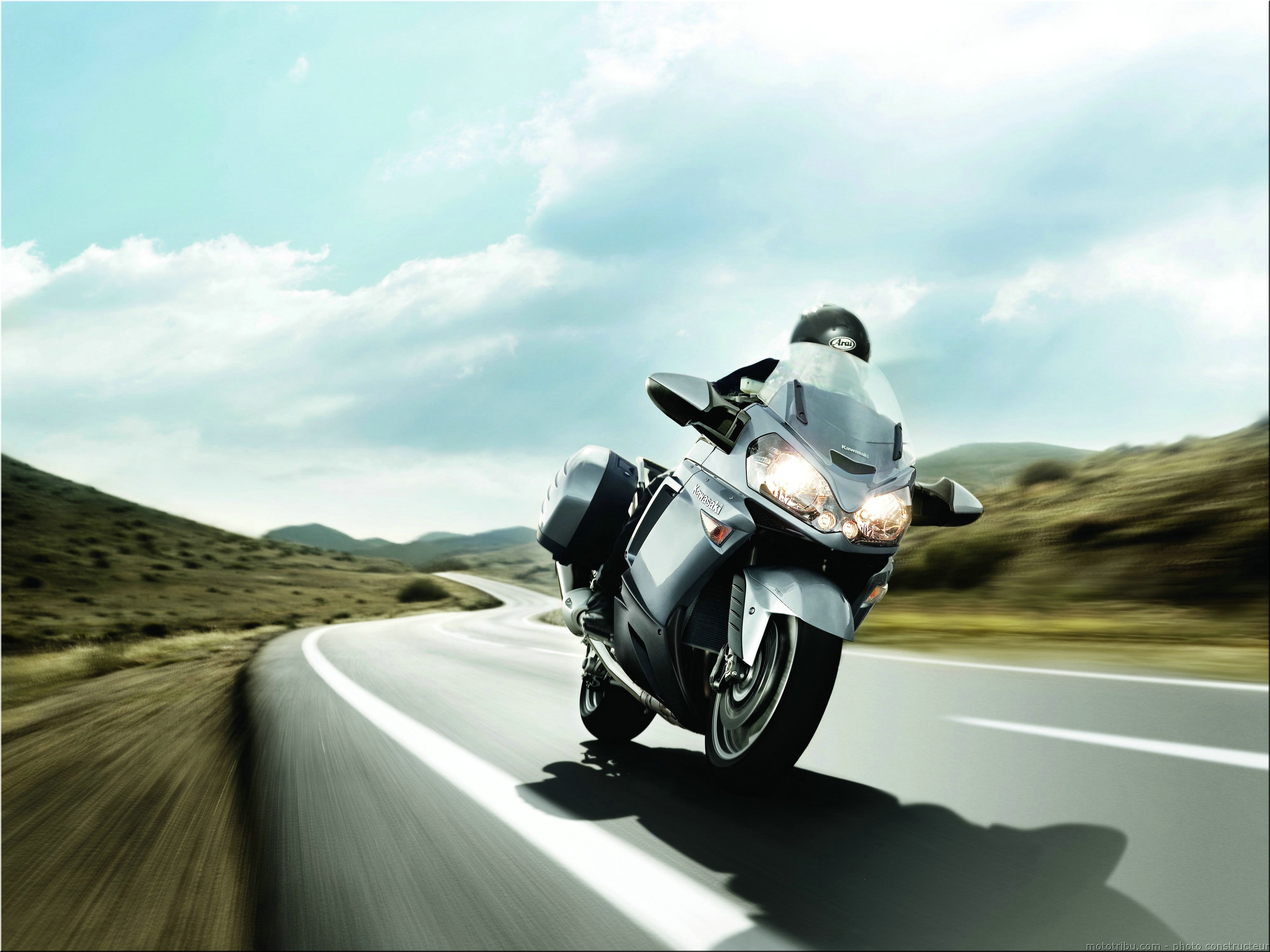 kawasaki-1400gtr-2007-0001