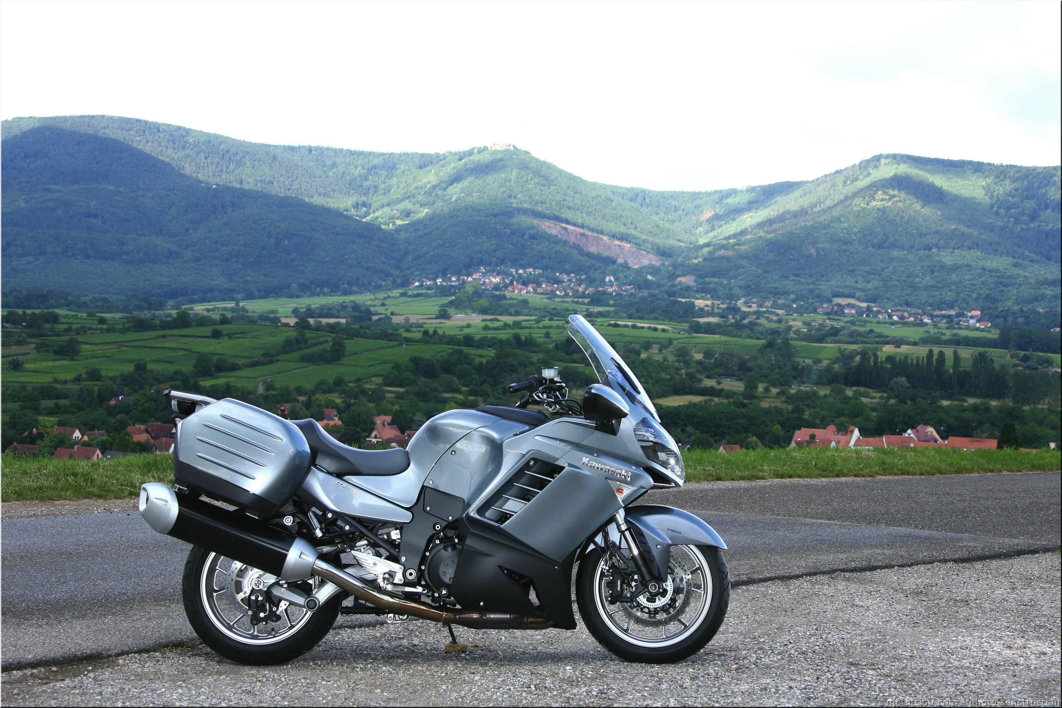kawasaki-1400gtr-2007-0002