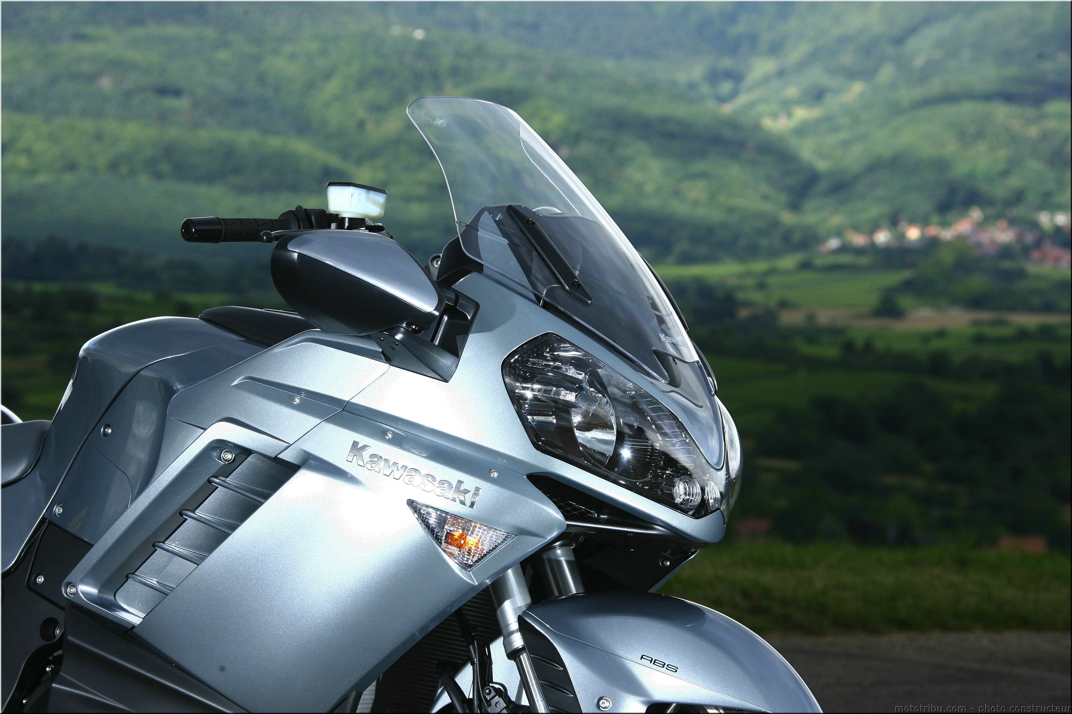 kawasaki-1400gtr-2007-0016