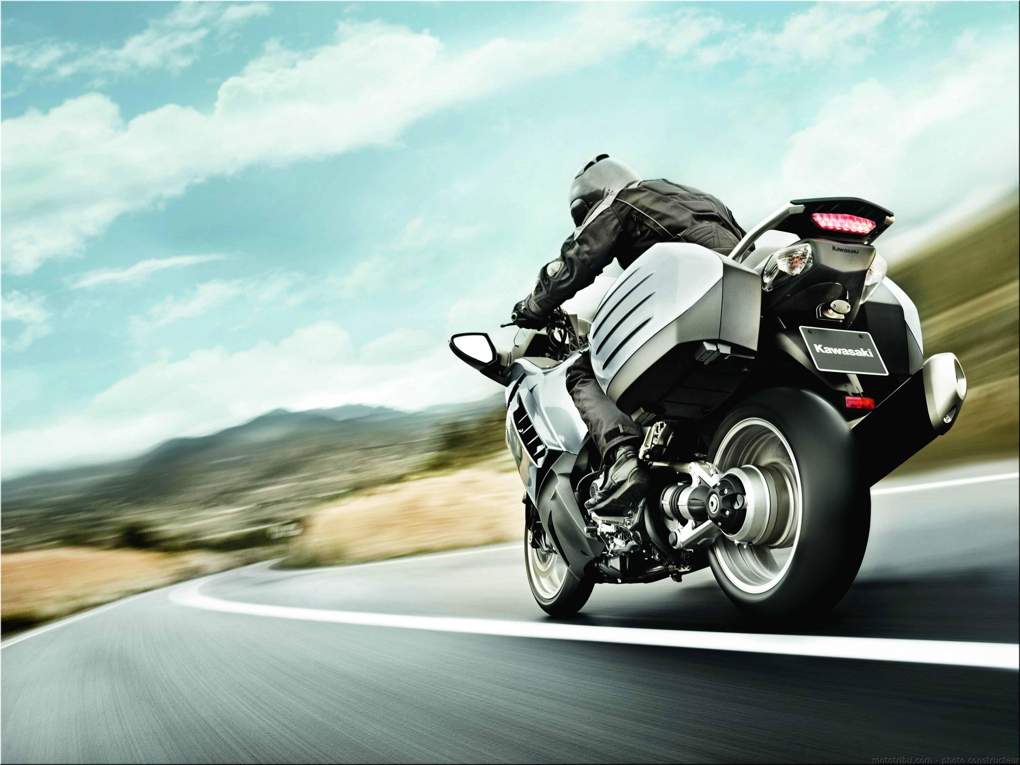 kawasaki-1400gtr-2007-0017