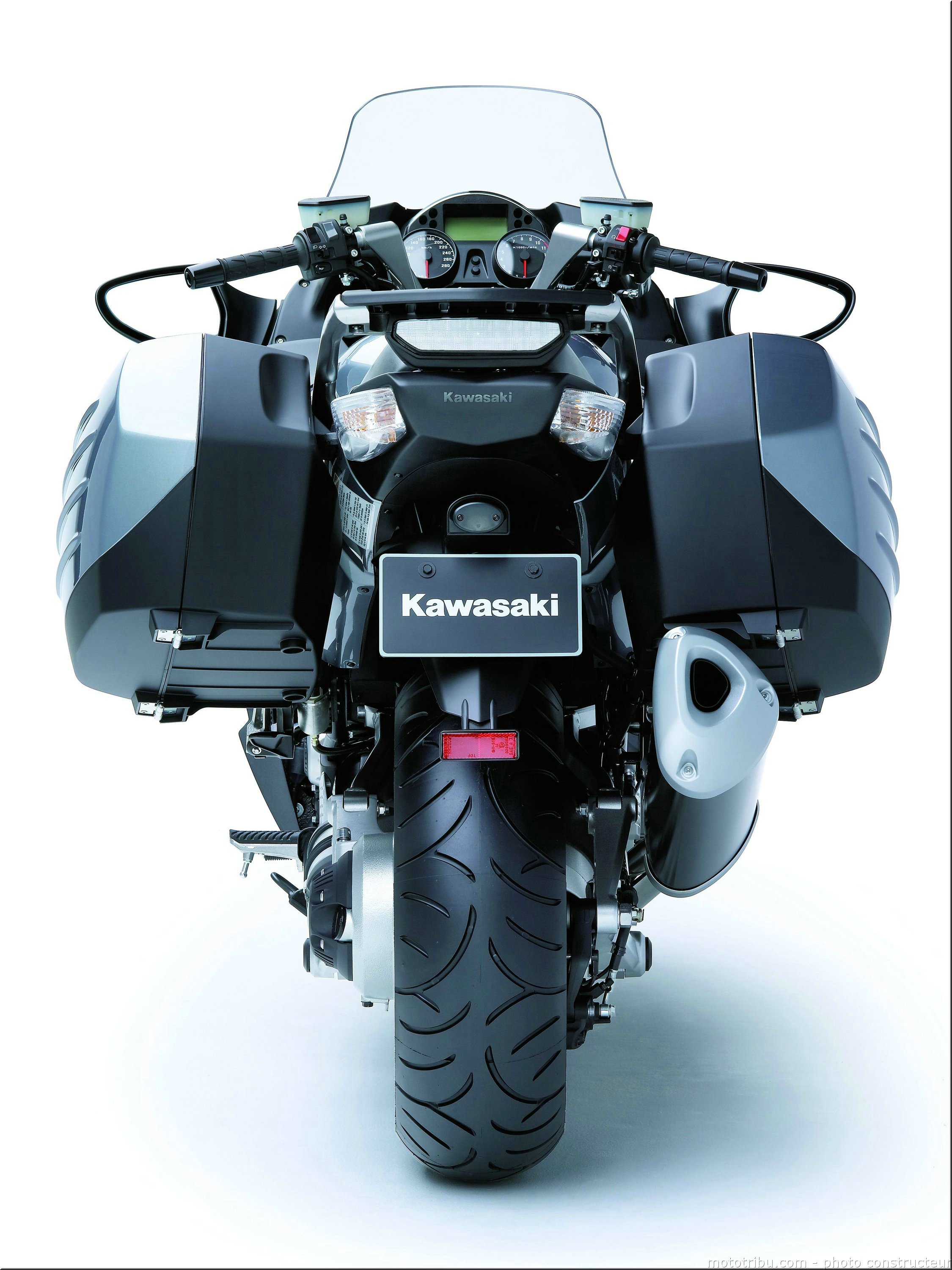 kawasaki-1400gtr-2007-0051