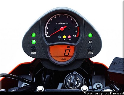 kawasaki_er6n_2007_019.jpg