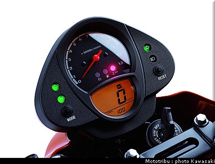 kawasaki_er6n_2007_020.jpg