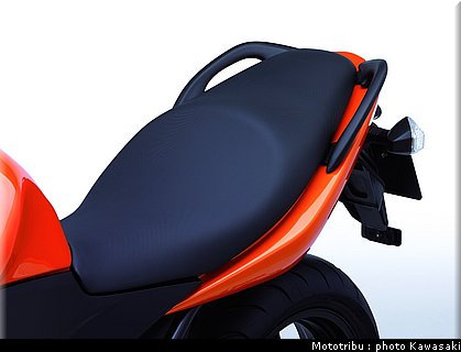 kawasaki_er6n_2007_021.jpg