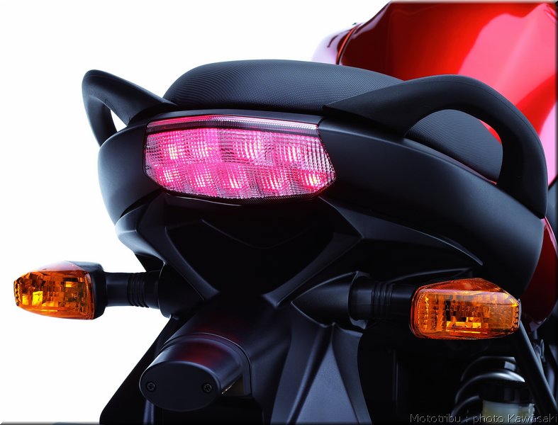 kawasaki-versys2007_20