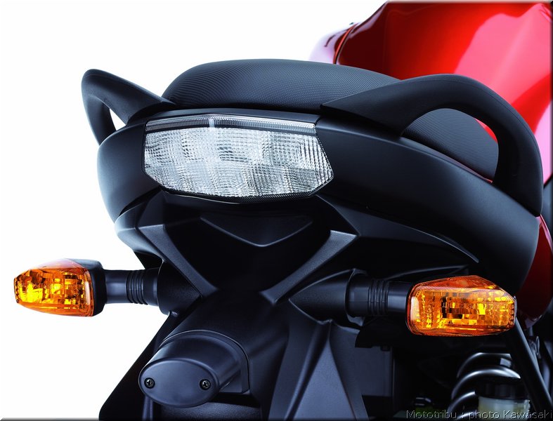 kawasaki-versys2007_21