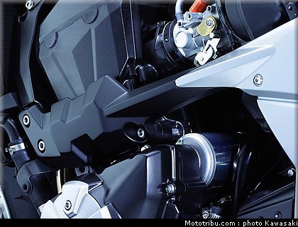 kawasaki_z1000_2007_040.jpg