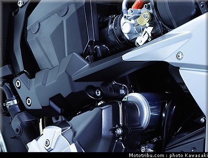 kawasaki_z1000_2007_050.jpg