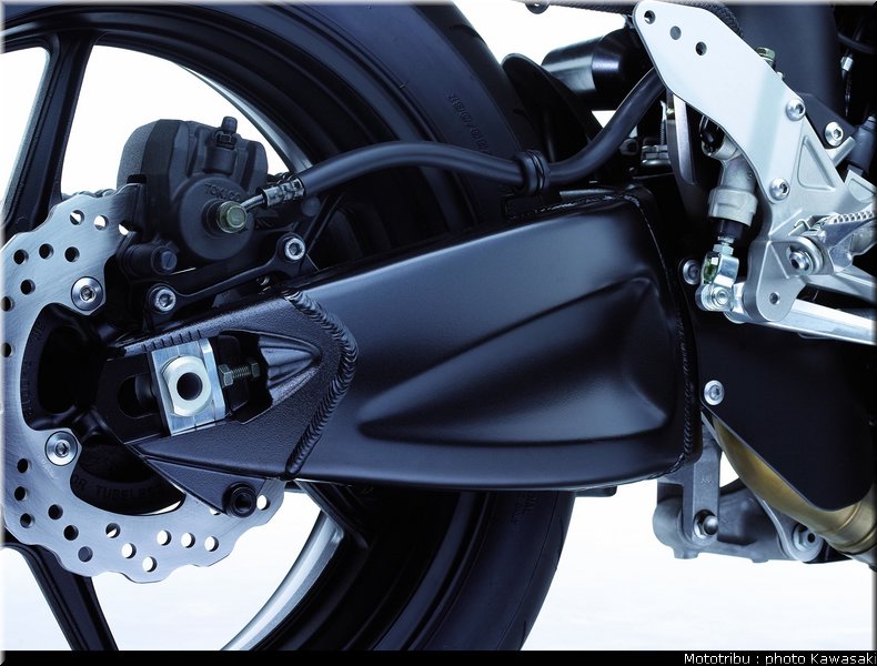kawasaki_zx10r_2007_017