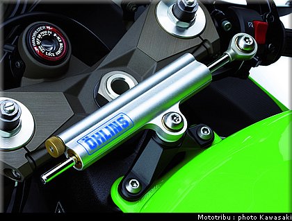 kawasaki_zx10r_2007_011.jpg