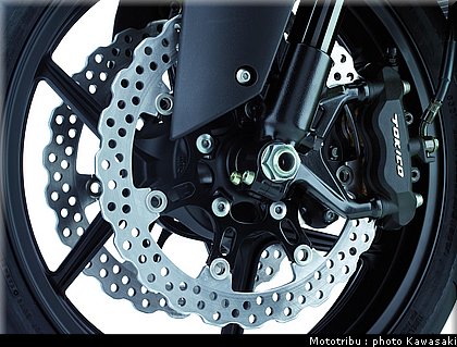 kawasaki_zx10r_2007_016.jpg