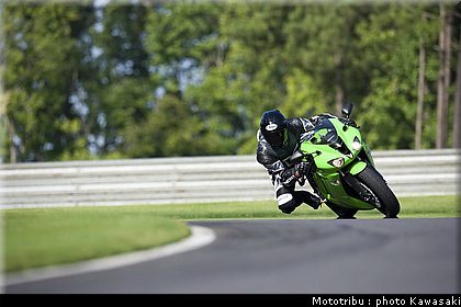 kawasaki_zx6r_2007_002.jpg