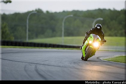 kawasaki_zx6r_2007_003.jpg
