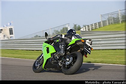 kawasaki_zx6r_2007_004.jpg