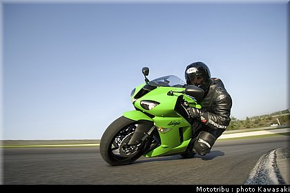 kawasaki_zx6r_2007_005.jpg